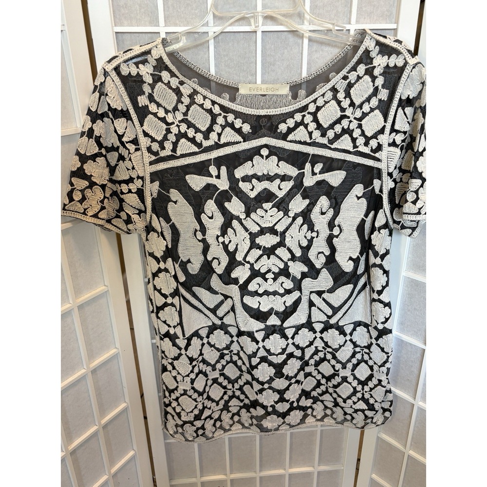 everleigh Black and White Embroidered Short Sleeve Crop Top